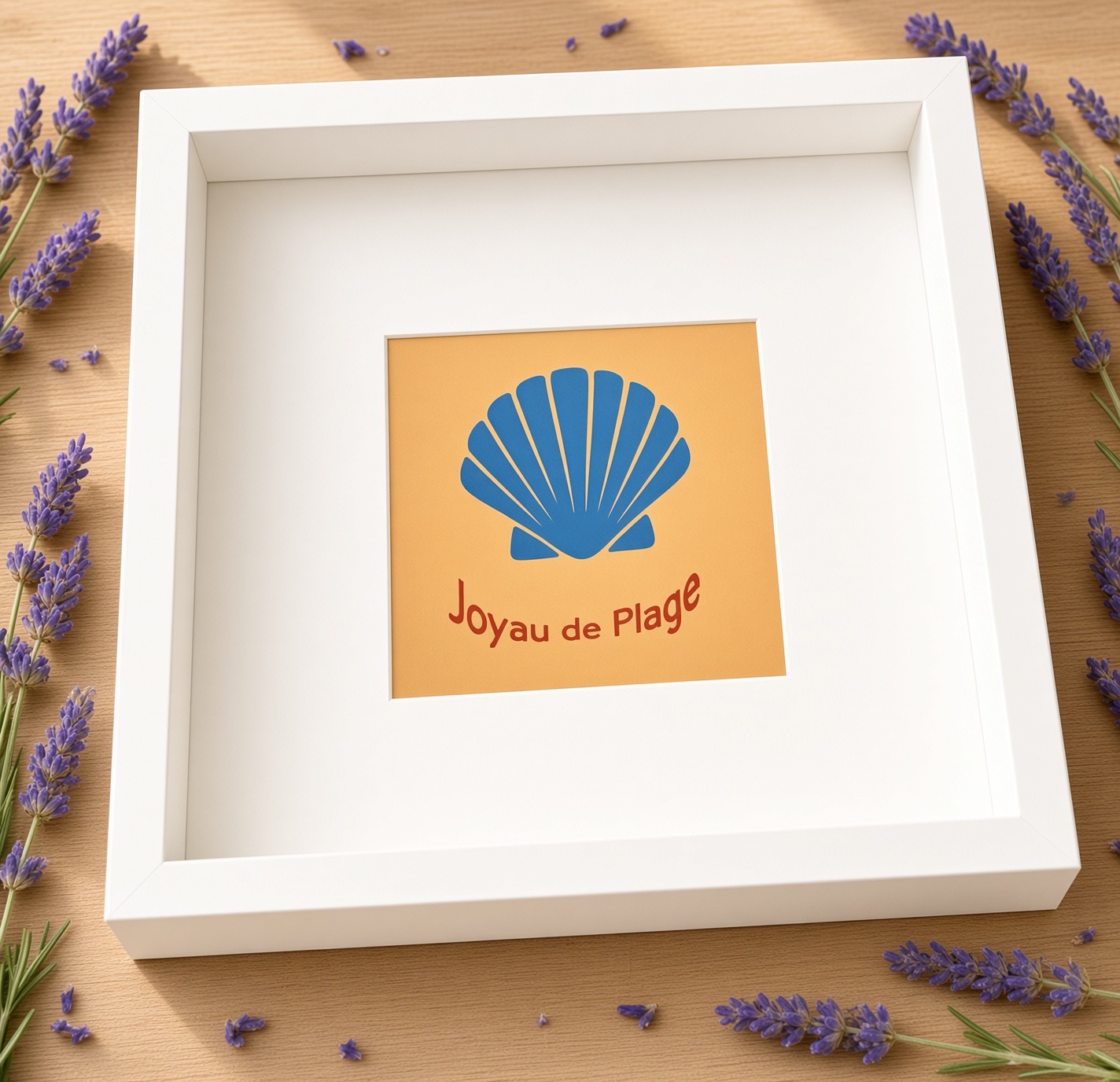 Tableau artisanal Joyau de Plage — Coquillage bleu sur fond sable, cadre 15×21×2 cm Blanc, FLAMINGO ART, fait main en France