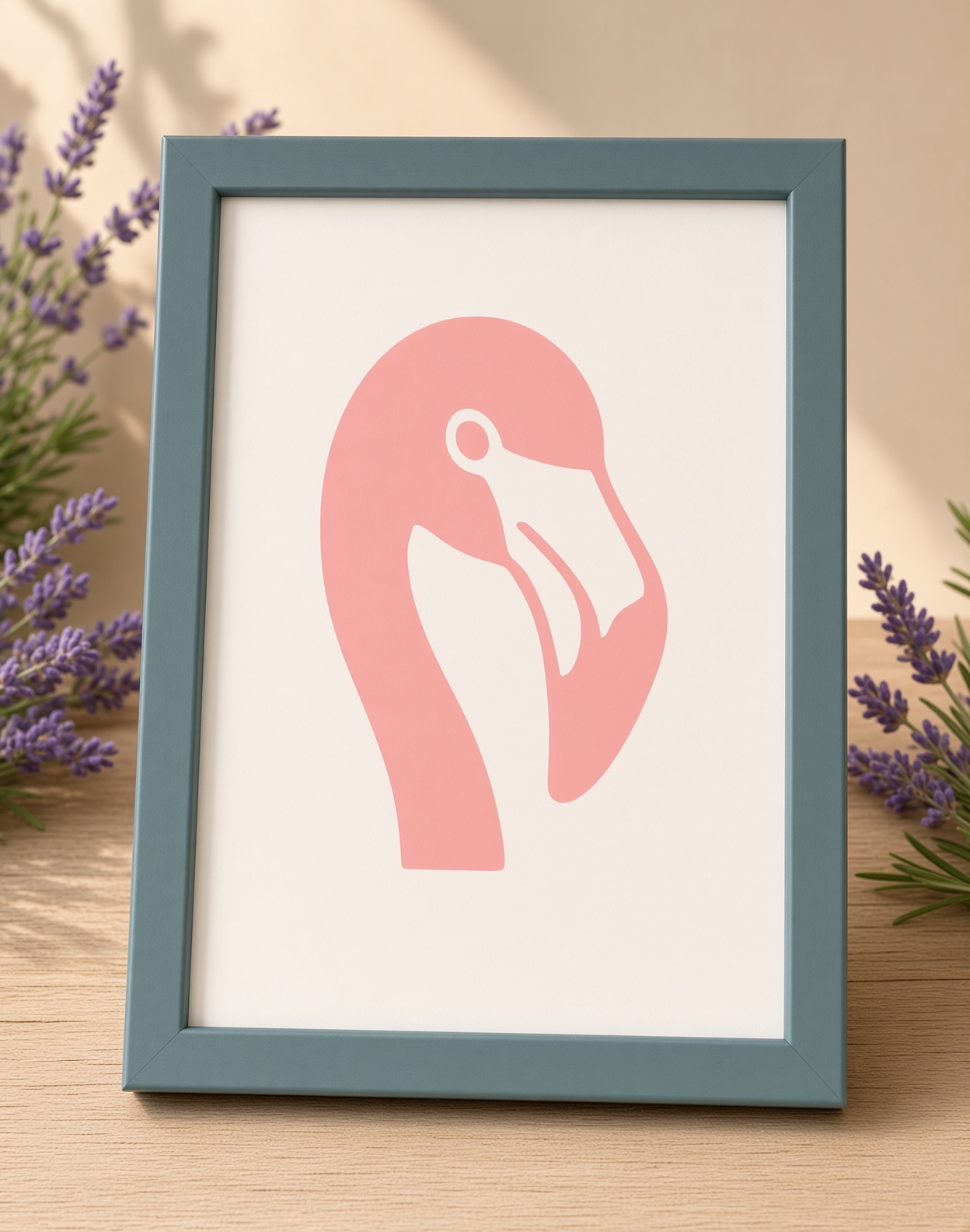 Tableau artisanal Flamant Rose Portrait — Flamant rose sur fond bleu clair, cadre 24×33×1,2 cm Bleu, FLAMINGO ART, fait main en France